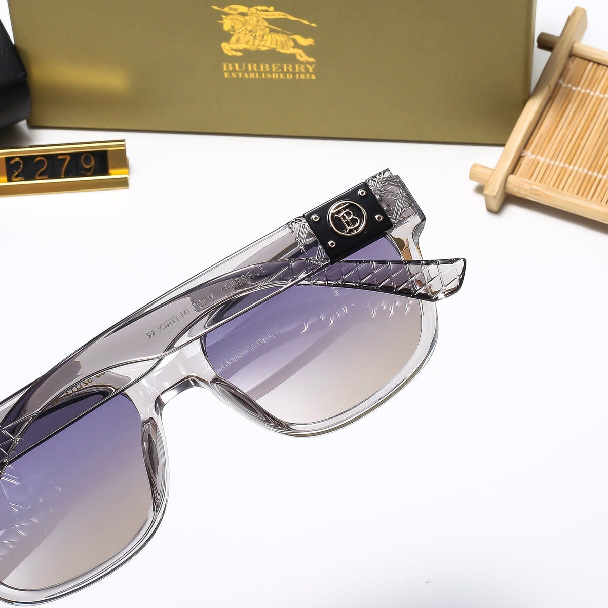 Fashion Eyewear: Elevate Your Style with Exquisite Craftsmanship-546