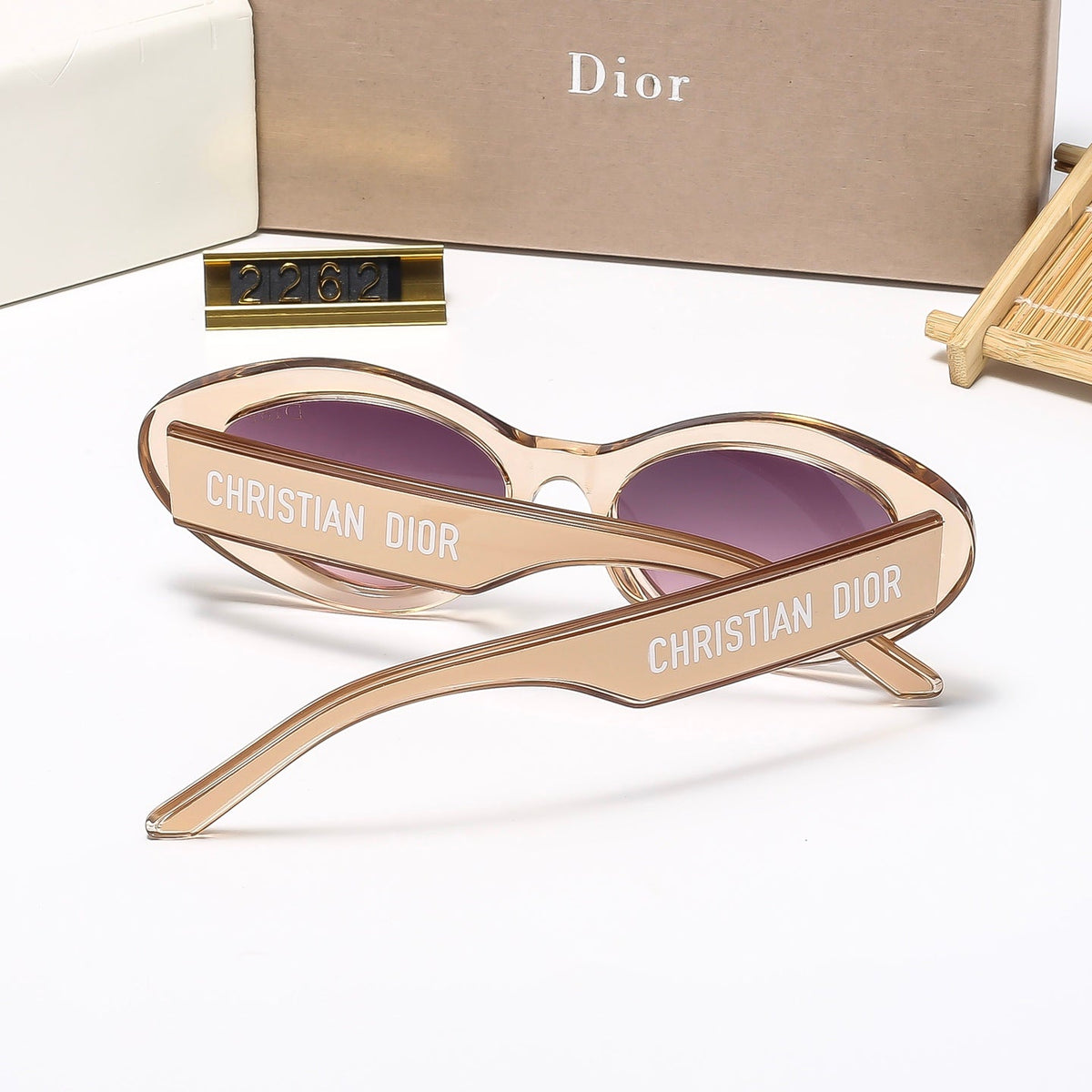 Fashion Eyewear: Elevate Your Style with Exquisite Craftsmanship-550