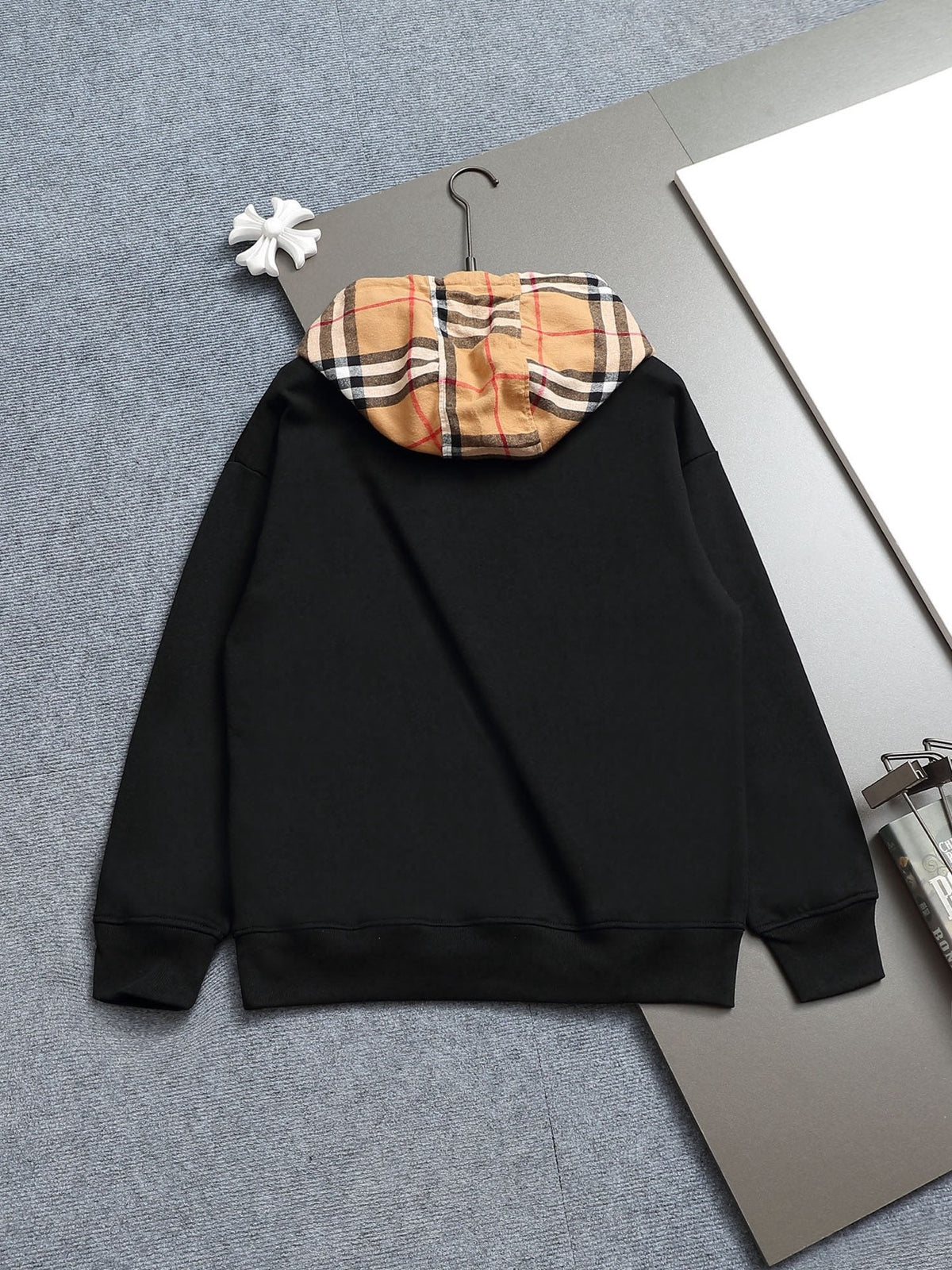 Classic Fit Hoodie-1030