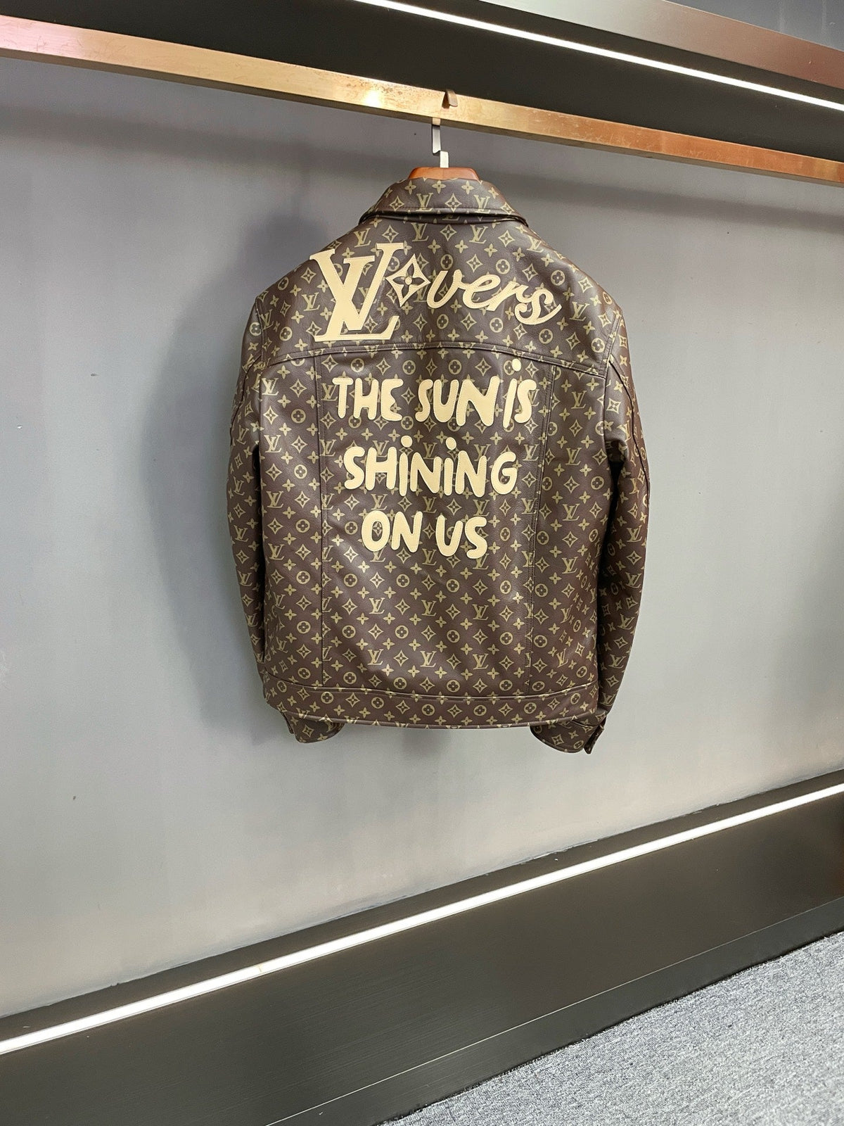 High-End Custom Jacket - 572