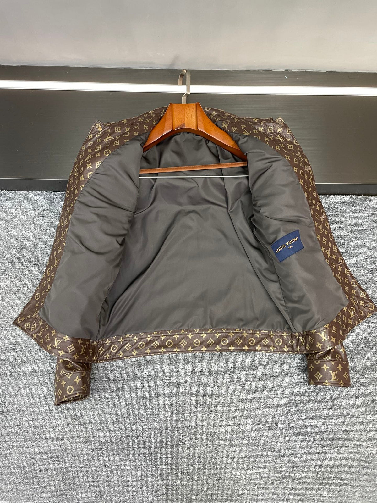 High-End Custom Jacket - 572