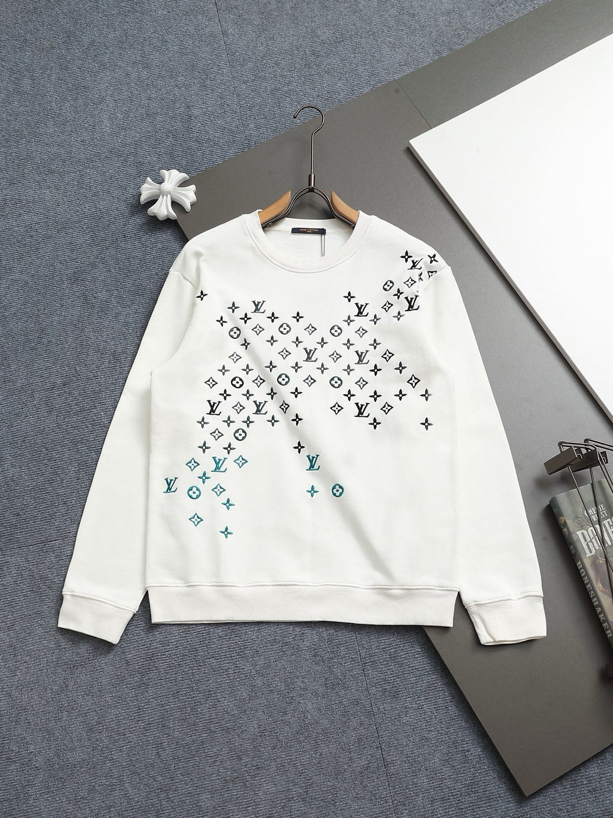 Classic Fashion Sweater-1008