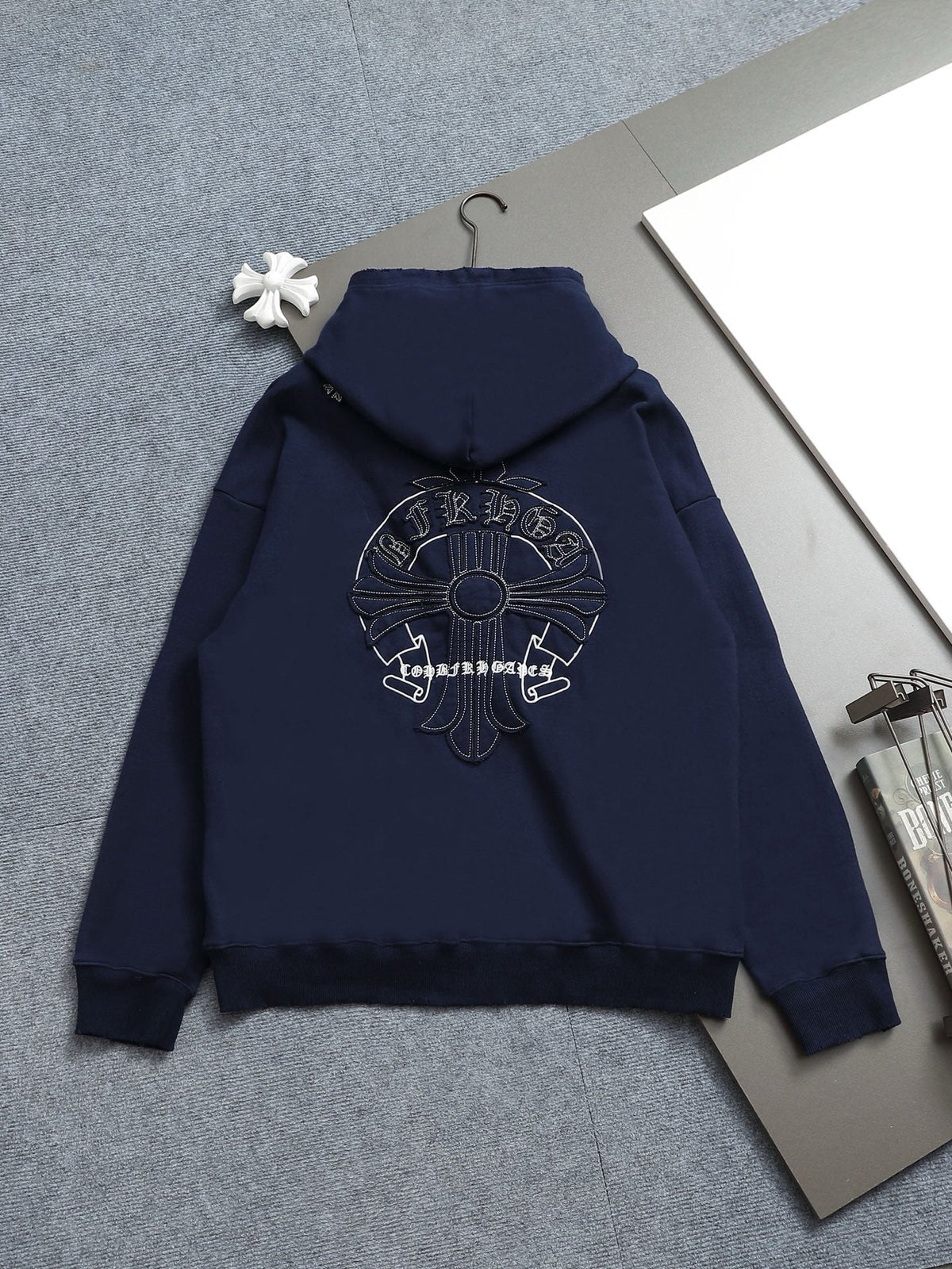 Classic Fit Hoodie-1016