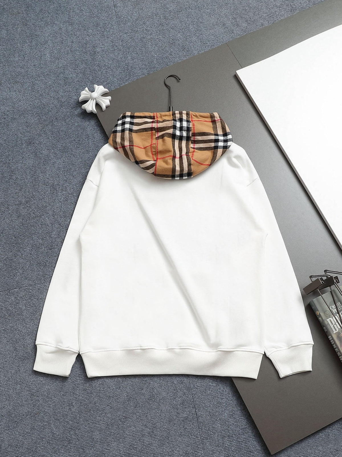 Classic Fit Hoodie-1030