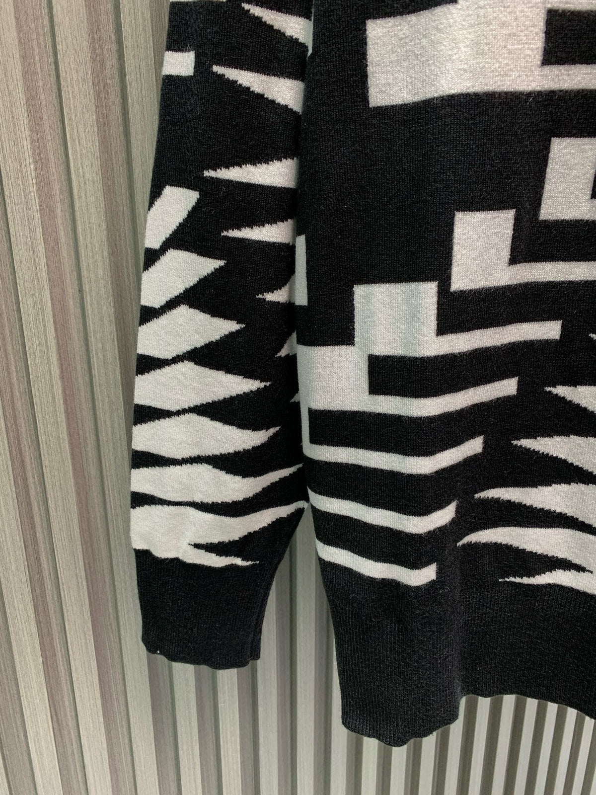 Classic Fashion Sweater-1126