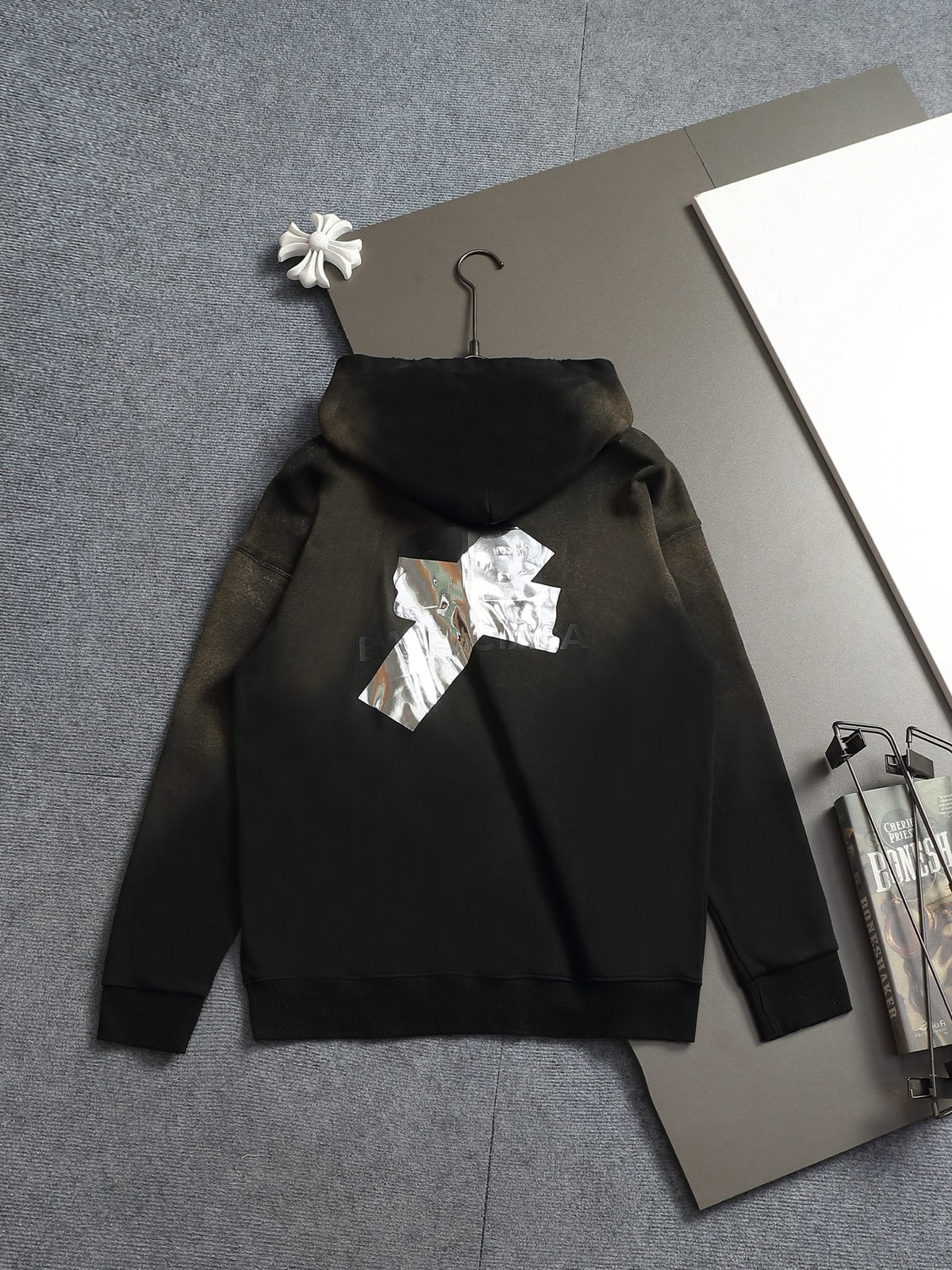 Classic Fit Hoodie-1124